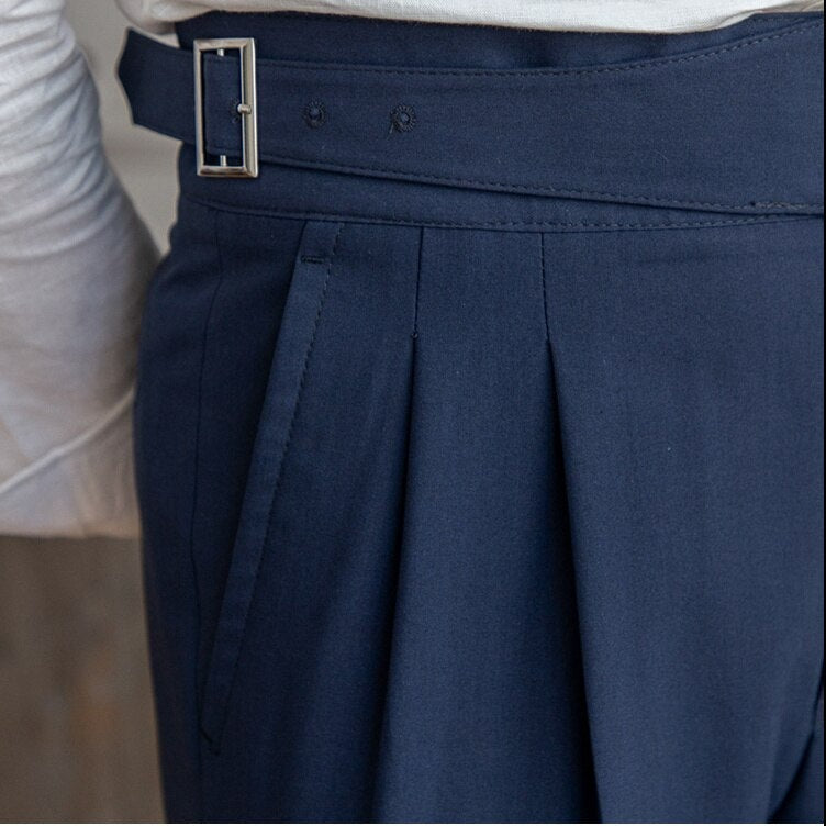 Vienna Tailored Buckle Trousers - Pantalon met Plooi en Verstelbare Gesp | Mokum Alef